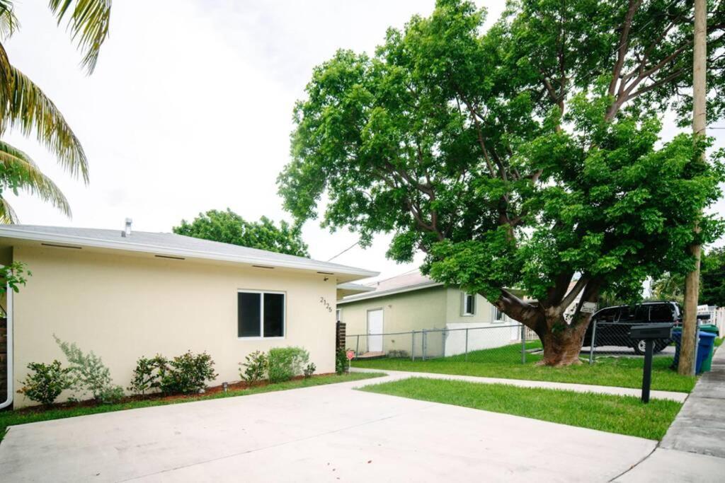 New House On The Block Near Miami Airport. Villa Exterior photo