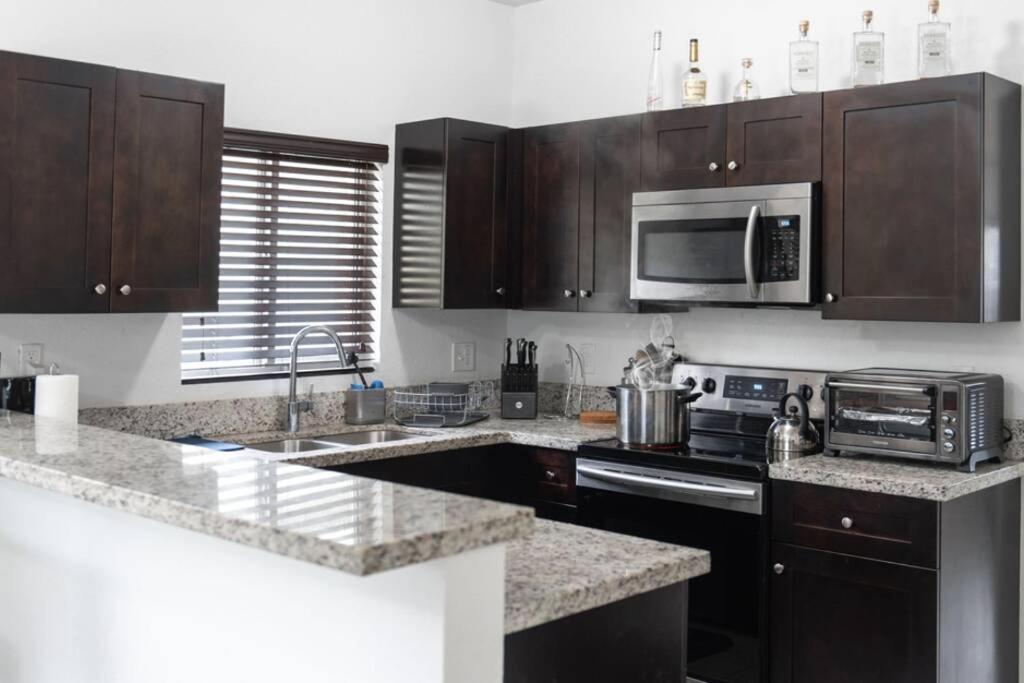 New House On The Block Near Miami Airport. Villa Exterior photo