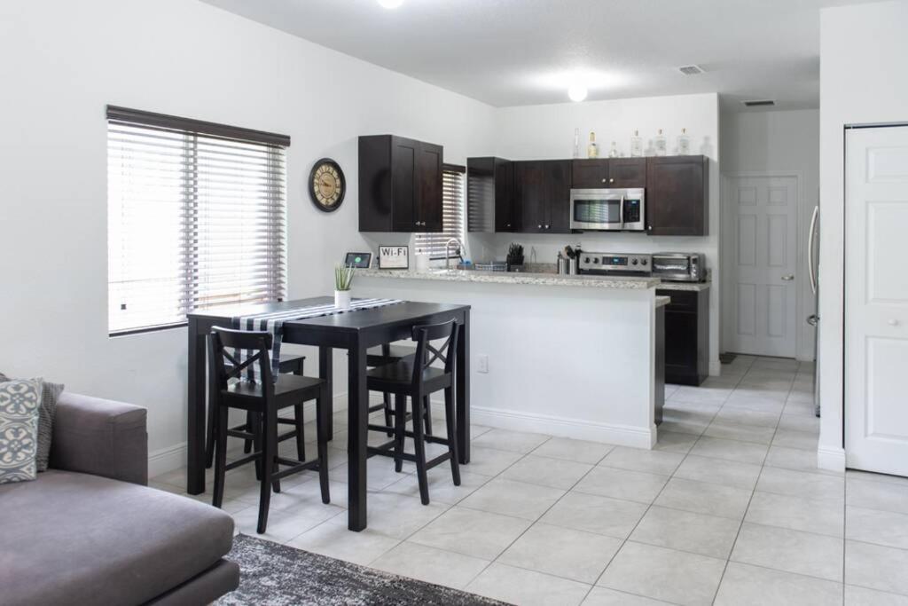 New House On The Block Near Miami Airport. Villa Exterior photo