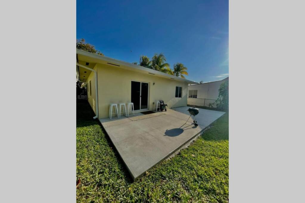 New House On The Block Near Miami Airport. Villa Exterior photo