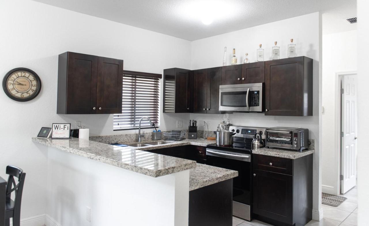 New House On The Block Near Miami Airport. Villa Exterior photo